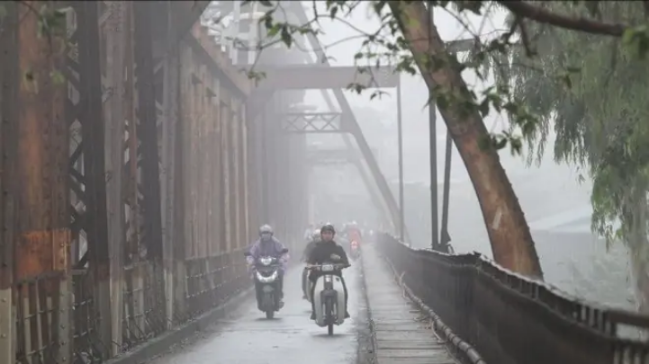 Chuyên gia lý giải vì sao Hà Nội nồm ẩm trái mùa